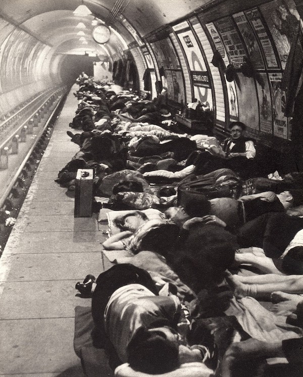 Toni Frissell bomb-shelter-in-a-london-underground-station-during-the-blitz-ww2